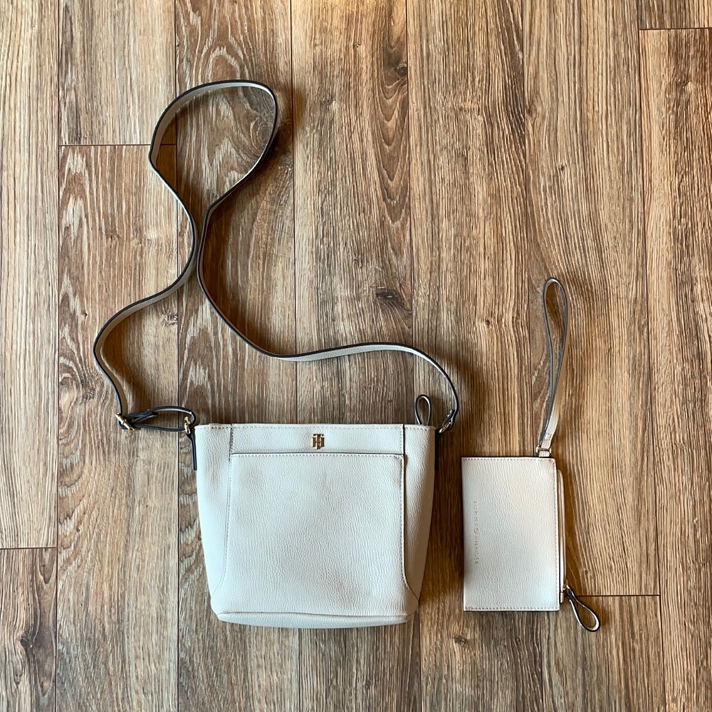 Tommy Hilfiger purse and pouch